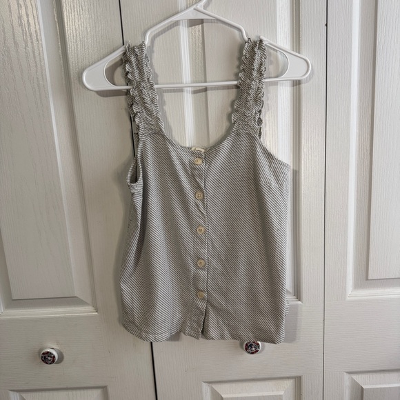 a new approach Tops - A New Approach black white ruffle strap tank top size small